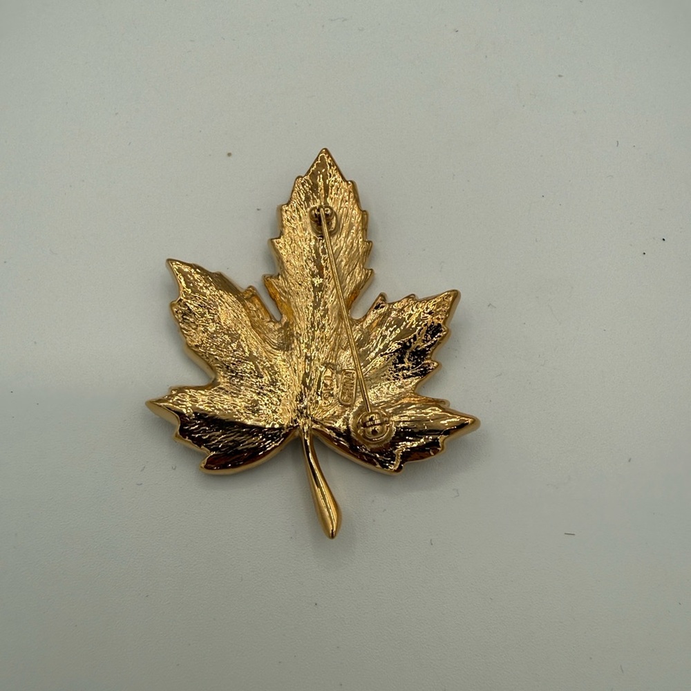 C537 Kenneth Jay Lane (Kjl) Crystal Maple Leaf Br… - image 3